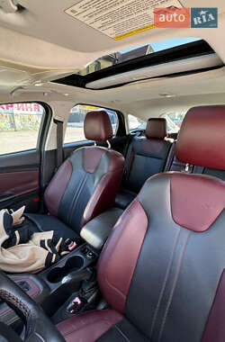 Хэтчбек Ford Focus 2011 в 