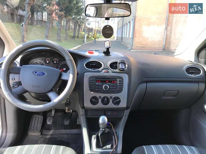 Хэтчбек Ford Focus 2011 в Черновцах фото 4 Хэтчбек Ford Focus 2011 в Черновцах