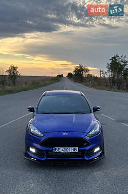Хэтчбек Ford Focus 2013 в 
