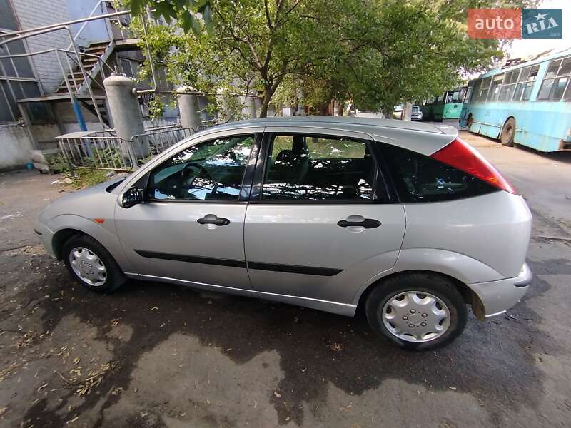 Хетчбек Ford Focus 2002 в Дніпрі
