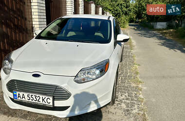 Хэтчбек Ford Focus 2012 в 