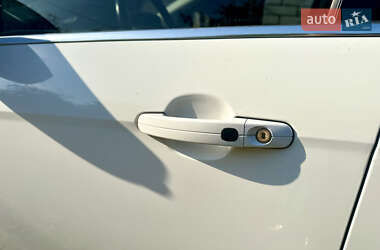Хэтчбек Ford Focus 2012 в 