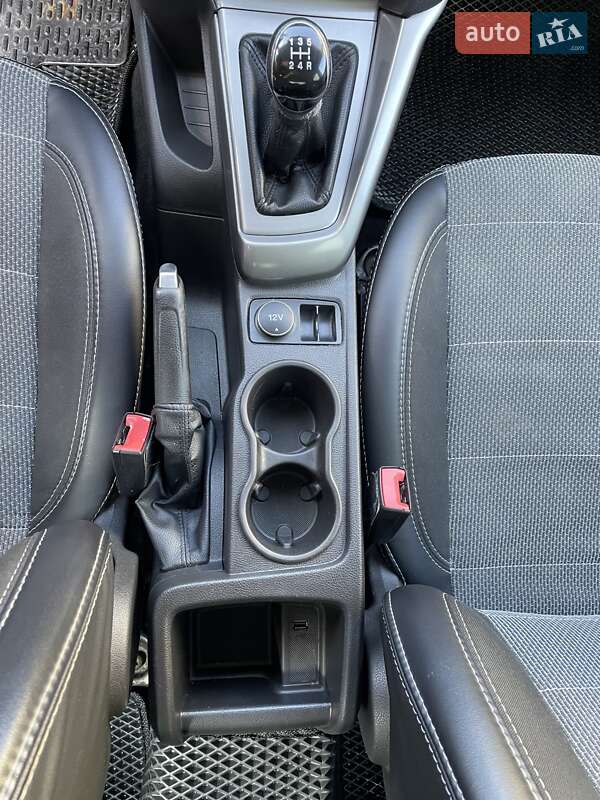 Хэтчбек Ford Focus 2014 в Чернигове