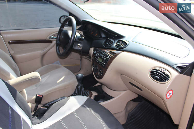 Хэтчбек Ford Focus 2002 в Виннице