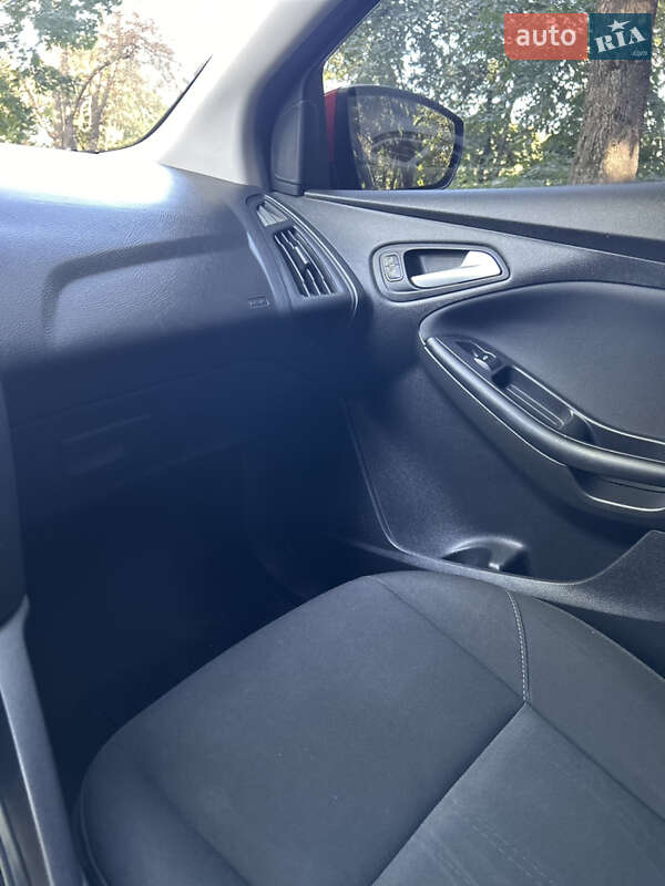 Седан Ford Focus 2015 в Чернигове фото 13 Седан Ford Focus 2015 в Чернигове