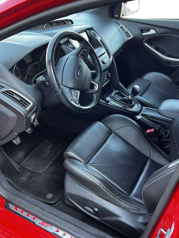Хэтчбек Ford Focus 2016 в Киеве фото 10 Хэтчбек Ford Focus 2016 в Киеве