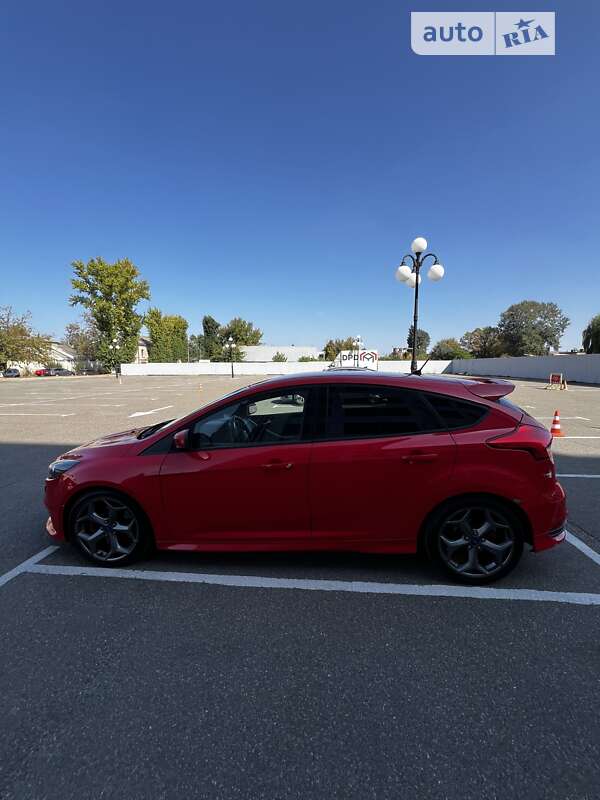 Хэтчбек Ford Focus 2016 в Киеве фото 5 Хэтчбек Ford Focus 2016 в Киеве