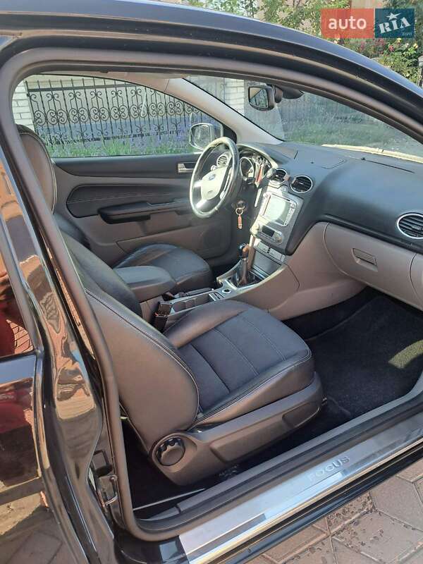 Хэтчбек Ford Focus 2008 в Черновцах