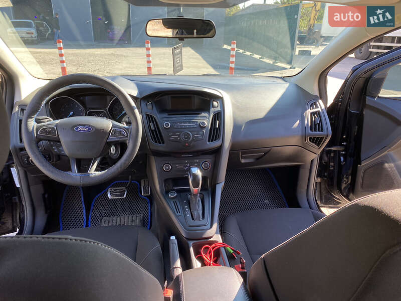 Седан Ford Focus 2016 в Каневі