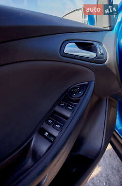 Седан Ford Focus 2015 в 