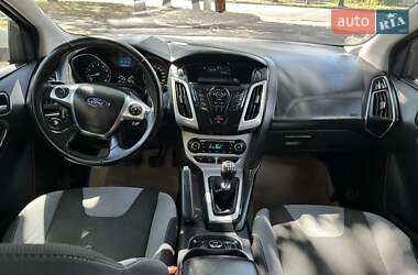 Хэтчбек Ford Focus 2013 в 