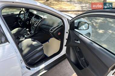 Хэтчбек Ford Focus 2013 в 
