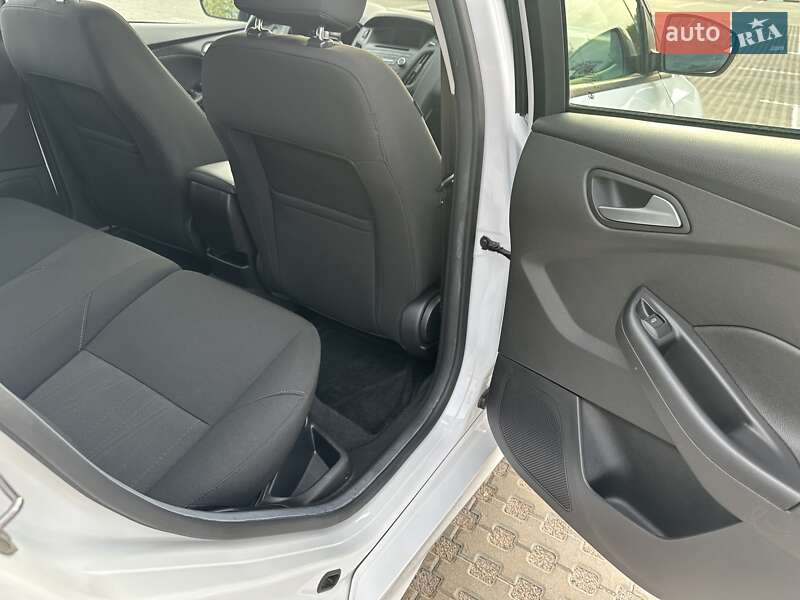 Хэтчбек Ford Focus 2016 в Киеве