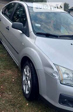 Хэтчбек Ford Focus 2006 в Оброшином