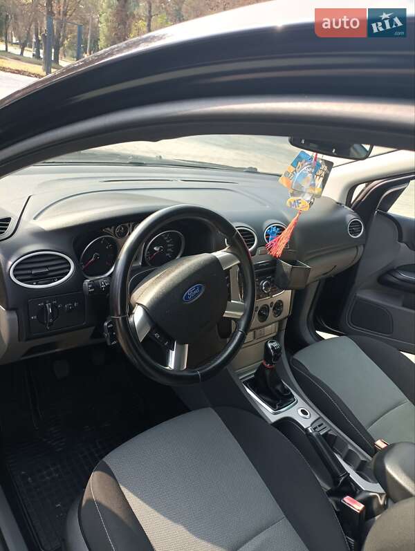Хэтчбек Ford Focus 2010 в Ровно