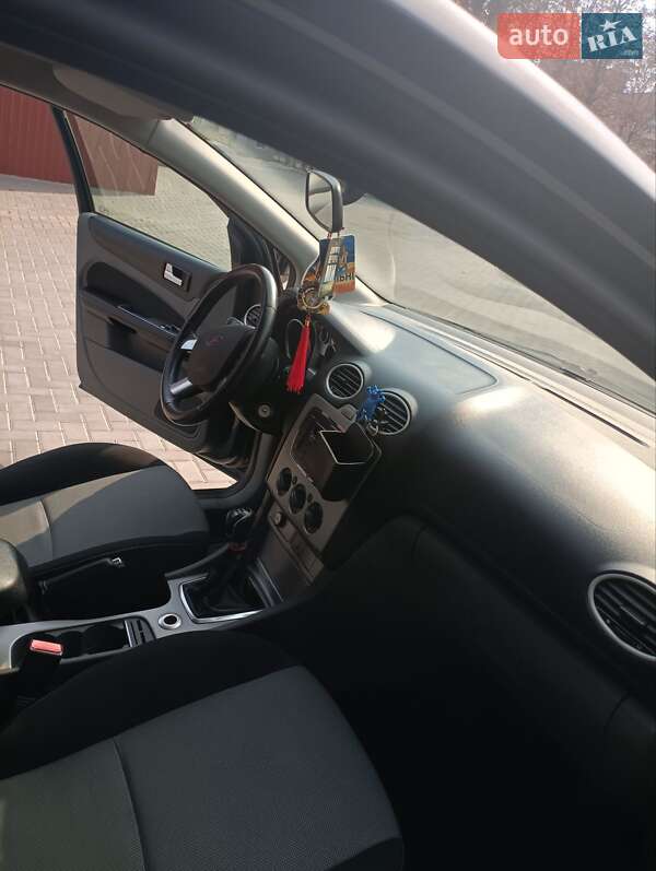 Хэтчбек Ford Focus 2010 в Ровно