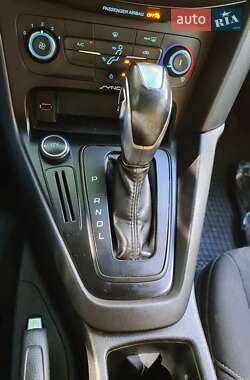 Седан Ford Focus 2015 в 