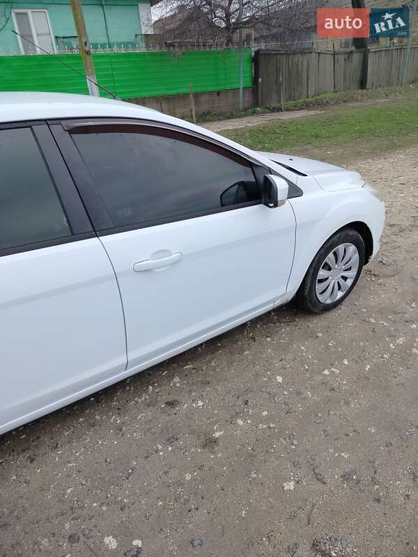 Седан Ford Focus 2011 в Тарутине