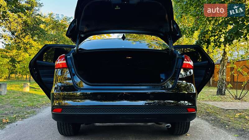 Седан Ford Focus 2017 в Киеве