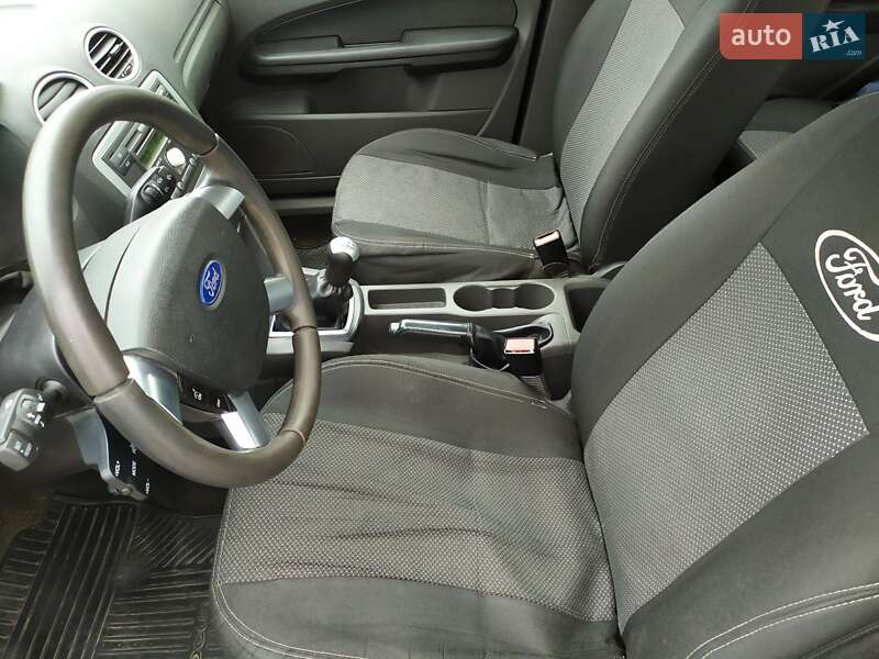 Хэтчбек Ford Focus 2006 в Ужгороде