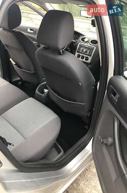 Хэтчбек Ford Focus 2005 в 