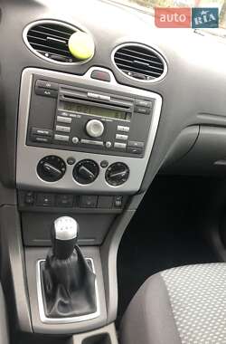 Хэтчбек Ford Focus 2005 в 