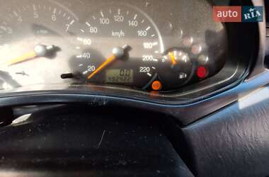 Седан Ford Focus 2002 в 