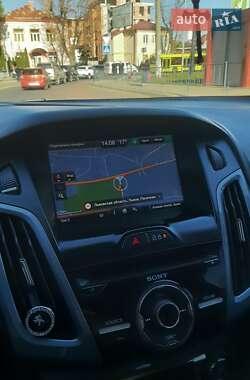 Хэтчбек Ford Focus 2013 в 