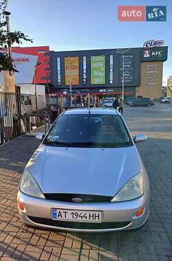 Хэтчбек Ford Focus 2000 в 