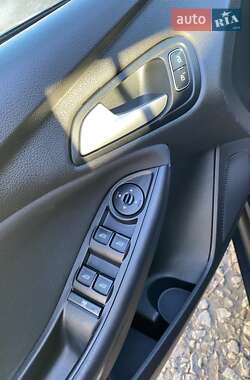 Седан Ford Focus 2015 в 