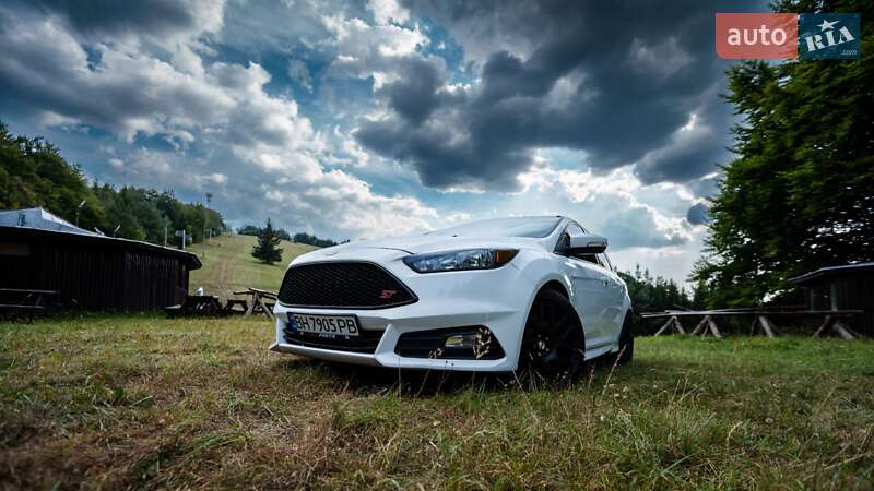 Хэтчбек Ford Focus 2016 в 
