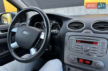 Хэтчбек Ford Focus 2009 в 