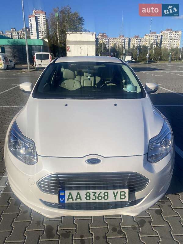 Хэтчбек Ford Focus 2014 в Киеве