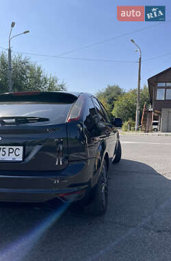 Хэтчбек Ford Focus 2010 в 