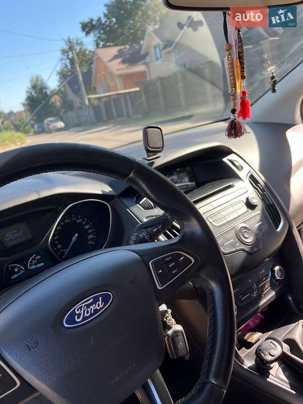 Хэтчбек Ford Focus 2015 в Киеве