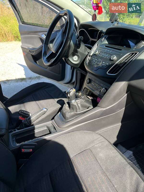 Хэтчбек Ford Focus 2015 в Киеве