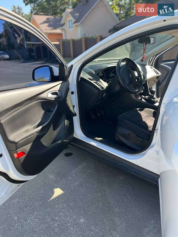 Хэтчбек Ford Focus 2015 в Киеве