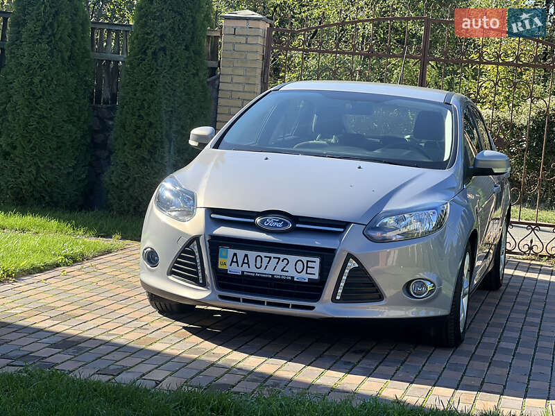 Хэтчбек Ford Focus 2013 в 
