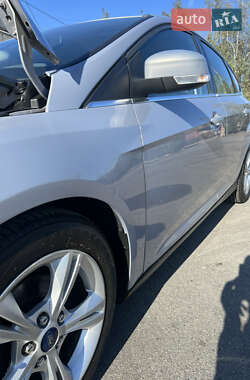Хэтчбек Ford Focus 2013 в 