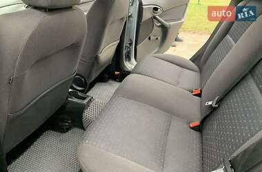 Хэтчбек Ford Focus 2004 в 