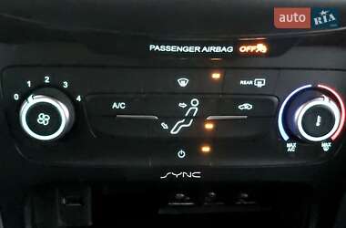 Седан Ford Focus 2015 в 
