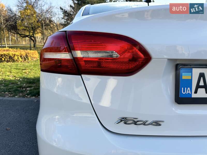 Седан Ford Focus 2016 в Днепре