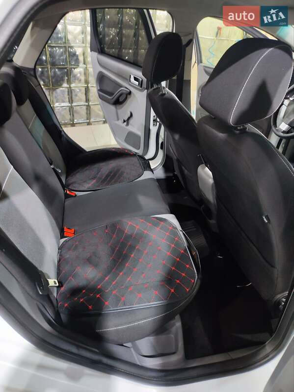 Хэтчбек Ford Focus 2010 в Киеве