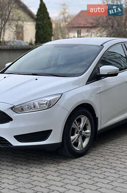 Седан Ford Focus 2015 в Жовкве