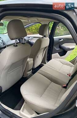 Седан Ford Focus 2015 в 