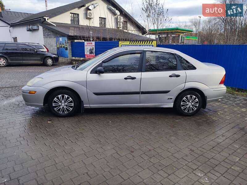 Седан Ford Focus 2003 в Долине