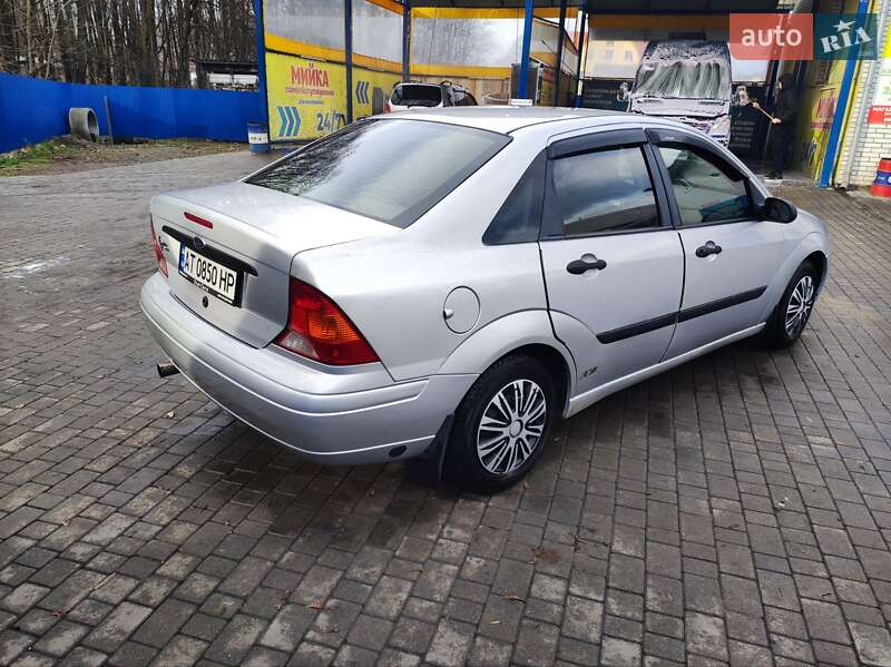 Седан Ford Focus 2003 в Долине