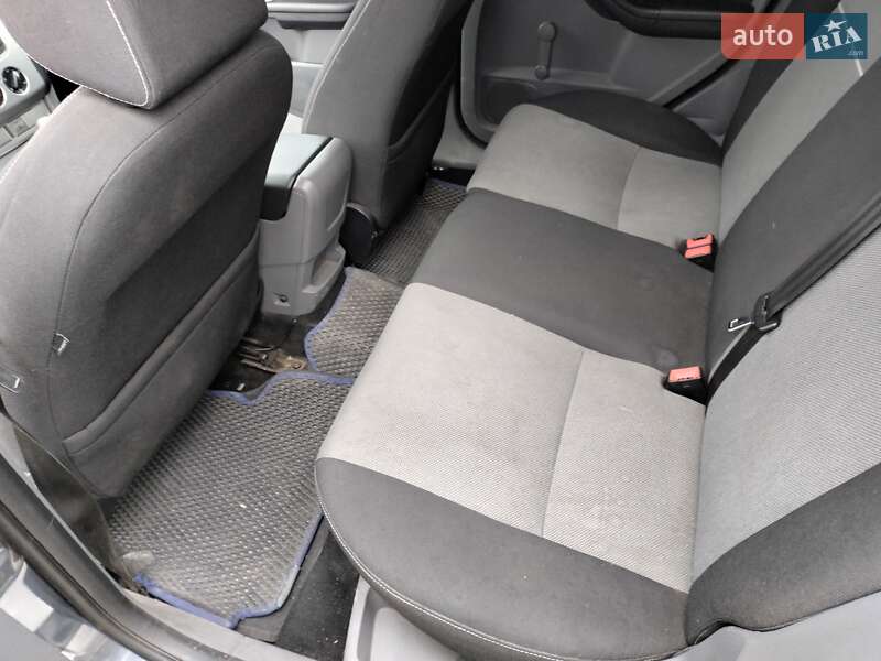 Хэтчбек Ford Focus 2010 в Виноградовке