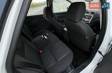 Хэтчбек Ford Focus 2007 в 