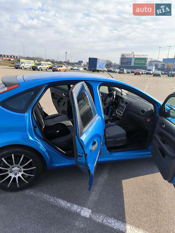 Хэтчбек Ford Focus 2005 в Киеве